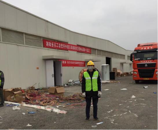 長(zhǎng)沙網(wǎng)約車司機(jī)援建雷神山: 國(guó)家有難，我可以出力！