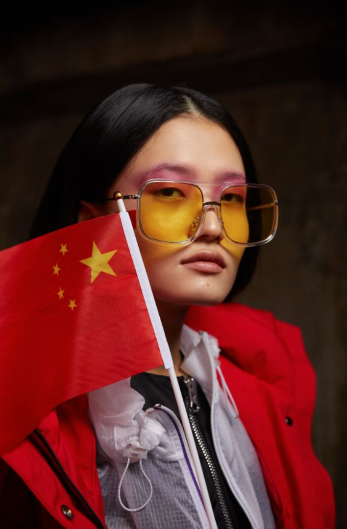波司登亮相倫敦時裝周 現場布滿中國元素為中國加油