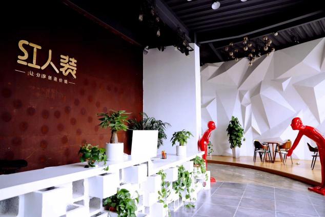2020年紅人裝為抗擊疫情，捐贈愛心物資及善款100萬余