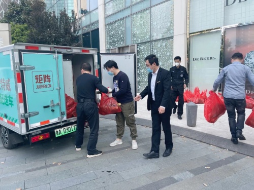 “流動(dòng)核酸采樣”被上海政府確立為常態(tài)化核酸采樣方式,橙仕安特威防疫車(chē)正加速投放