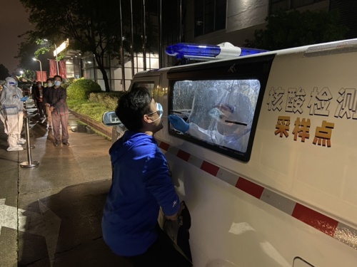 橙仕移動(dòng)核酸采樣車助力上海構(gòu)建快速響應(yīng)的核酸采樣體系