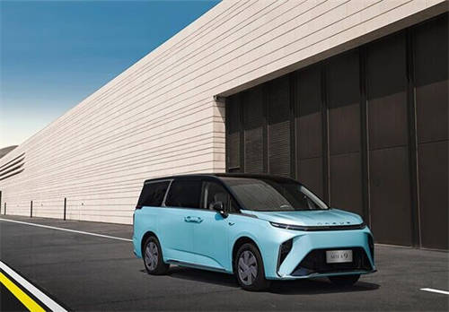 安全系數(shù)高的家用車排名推薦 看上汽大通 大家MIFA9和騰勢D9哪款更值得入手