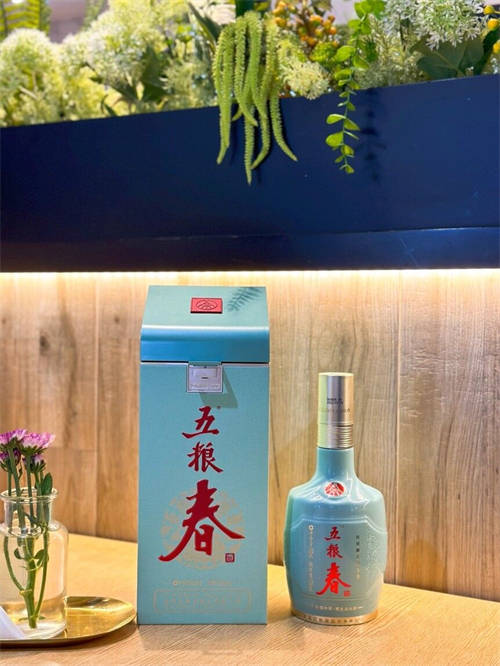 五糧春名門獲贊“時間釀造的芬芳”，憑實力成酒桌“?？汀? title=