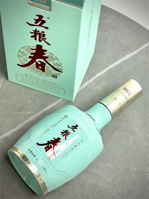 五糧春名門獲贊“時間釀造的芬芳”，憑實力成酒桌“?？汀? title=