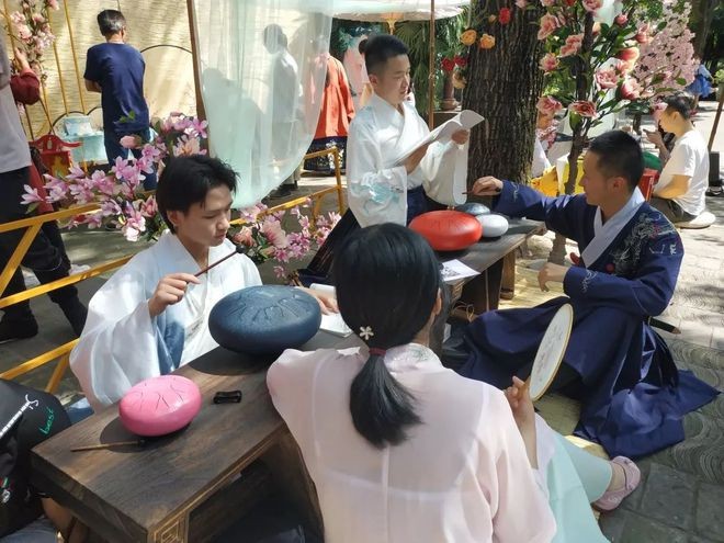 關(guān)彥斌：要繼承中國傳統(tǒng)文化優(yōu)秀部分，讓其深入年輕群體
