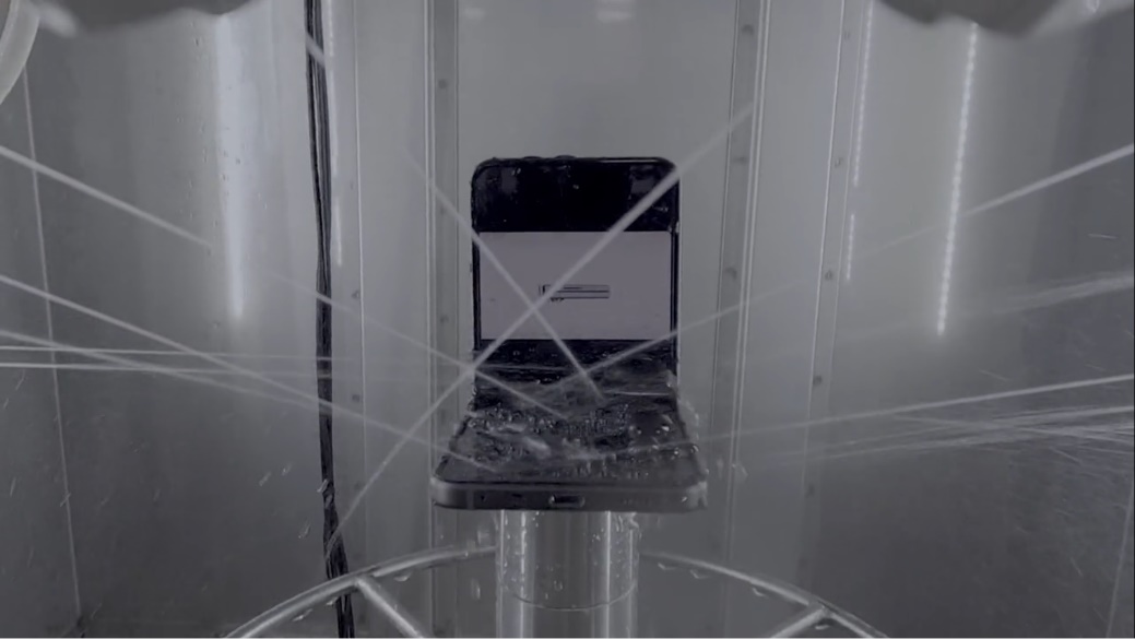 從容應(yīng)對(duì)不同環(huán)境挑戰(zhàn) 三星Galaxy Z Flip5耐用性再升級(jí)