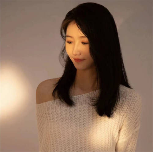 陌陌主播孜恩樂一獻(xiàn)唱古風(fēng)歌曲，戲腔展示驚艷觀眾