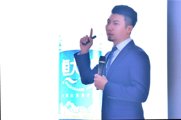 新加坡國立大學(xué)邀請(qǐng)劉仰東與陳春花一同為商學(xué)院學(xué)員授課