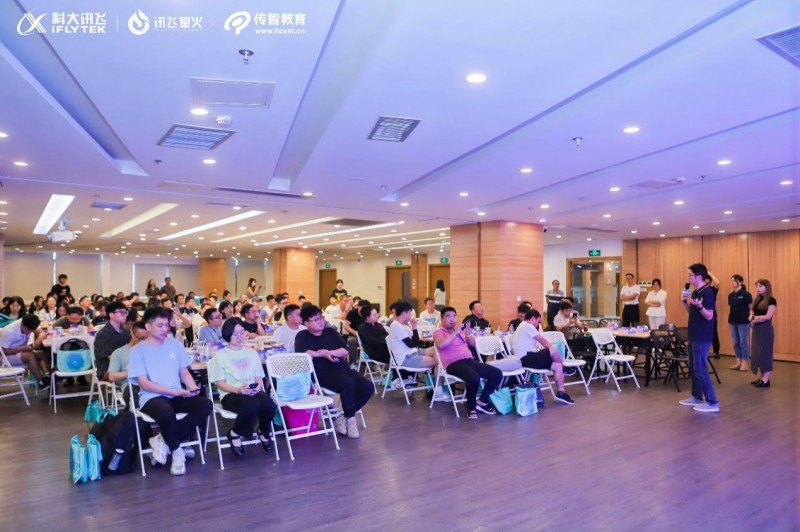 傳智教育聯(lián)合科大訊飛舉辦“AI開發(fā)者TALK”，賦能大模型人才培養(yǎng)