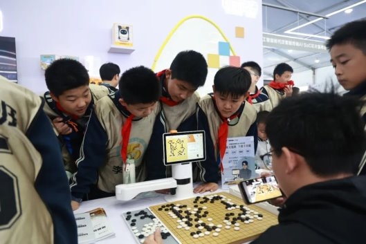 “棋”開(kāi)得勝！樂(lè)在“棋”中！阿爾法蛋圍棋機(jī)器人扮靚1024開(kāi)發(fā)者節(jié)