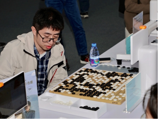 “棋”開(kāi)得勝！樂(lè)在“棋”中！阿爾法蛋圍棋機(jī)器人扮靚1024開(kāi)發(fā)者節(jié)