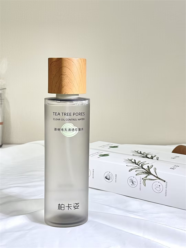 柏卡姿茶樹毛孔清透控油水，無酸磨皮，秋冬肌膚的溫潤守護(hù)