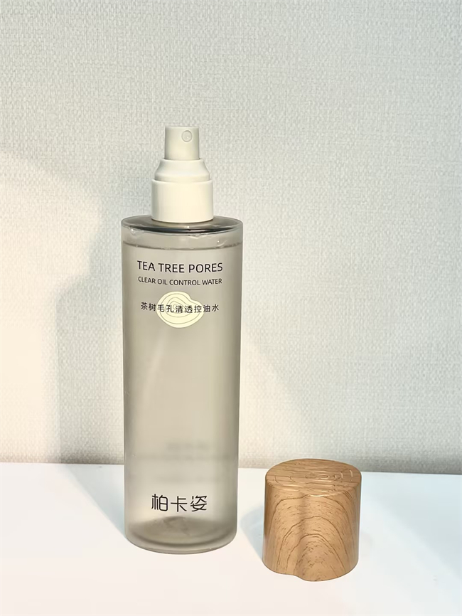柏卡姿茶樹毛孔清透控油水，無酸磨皮，秋冬肌膚的溫潤守護(hù)