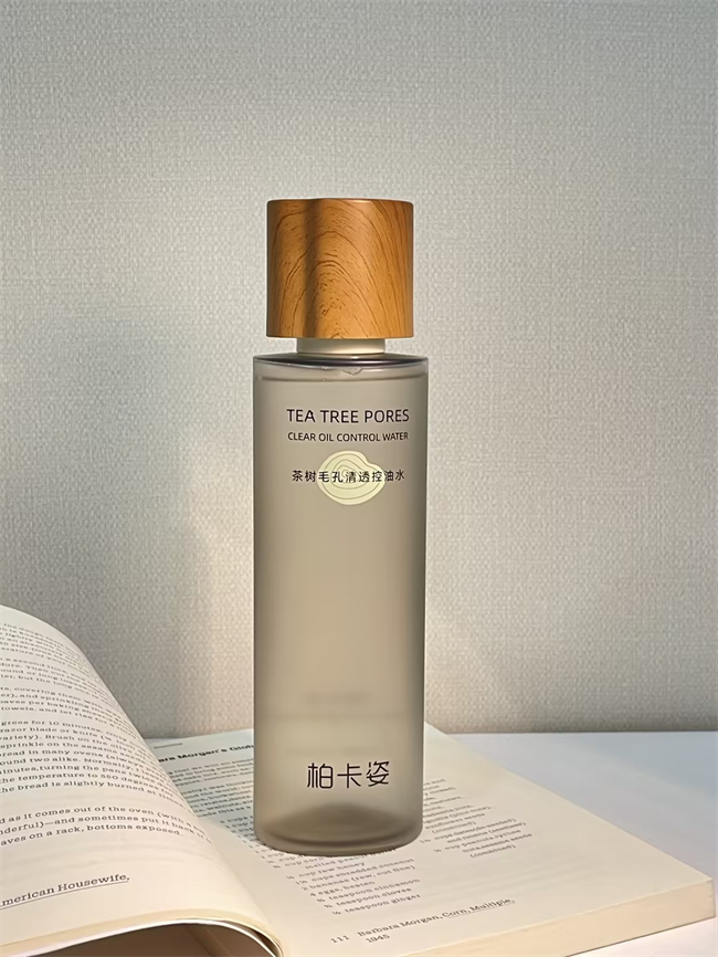 柏卡姿茶樹毛孔清透控油水，無酸磨皮，秋冬肌膚的溫潤守護(hù)
