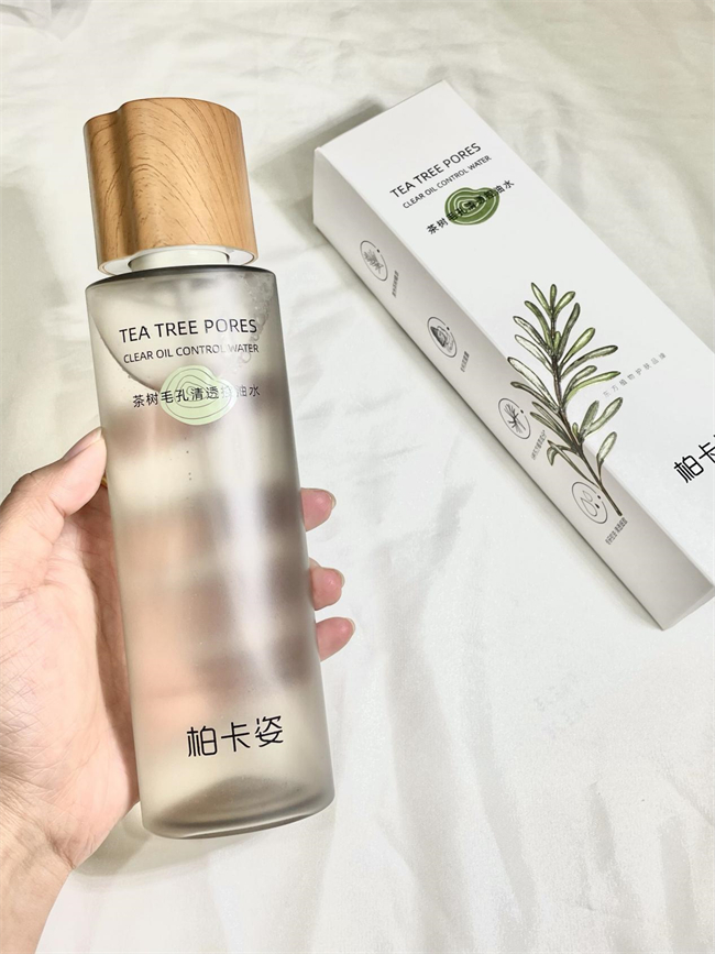 柏卡姿茶樹毛孔清透控油水，無酸磨皮，秋冬肌膚的溫潤守護(hù)