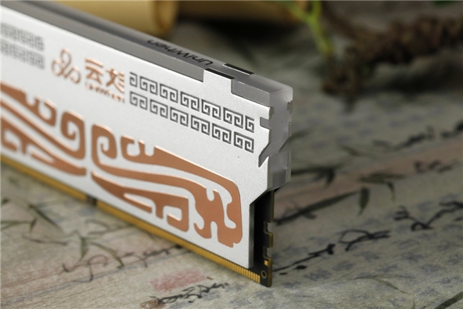 海景房機(jī)箱絕妙搭配，墨云藏境炫酷國(guó)潮RGB內(nèi)存條裝機(jī)分享