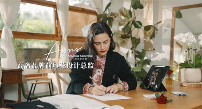 靈蛇獻(xiàn)瑞 新年新裝！七匹狼攜手前奢侈品設(shè)計師聯(lián)名推出商旅系列-靈蛇年品開年獻(xiàn)禮