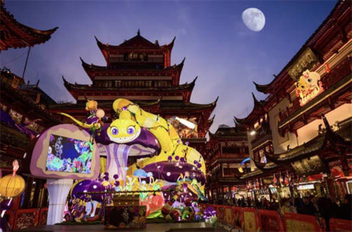 當(dāng)年輕人過(guò)起“賽博年”，品牌如何把熱點(diǎn)內(nèi)容變成好生意？