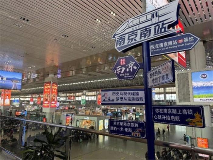 白象溫暖驛站現(xiàn)身古城南京，返鄉(xiāng)國人感受濃濃年味
