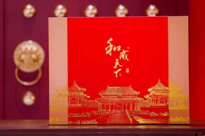 足壇傳奇歐文空降和成天下高端文化館！現(xiàn)場送出簽名款和成天下&紫禁城聯(lián)名【春節(jié)限定禮盒】