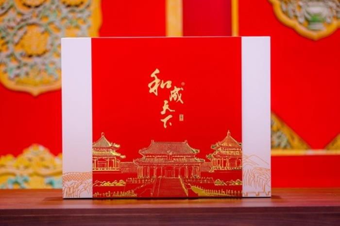 足壇傳奇歐文空降和成天下高端文化館！現(xiàn)場送出簽名款和成天下&紫禁城聯(lián)名【春節(jié)限定禮盒】