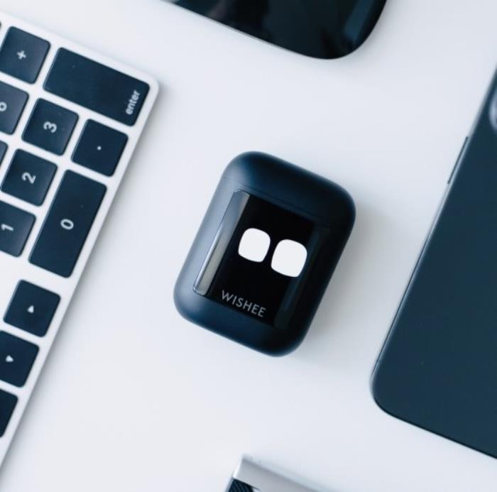 2025科技預(yù)言：WISHEE的耳機里藏著AI時代的“iPhone時刻”