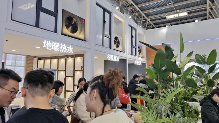 2025生意在線下：看熱立方如何把專賣店變成“用戶體驗(yàn)銀行”