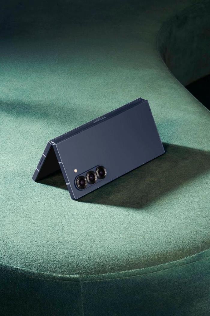 透過Galaxy Z Fold6 探索三星引領(lǐng)折疊屏手機(jī)的創(chuàng)新之路