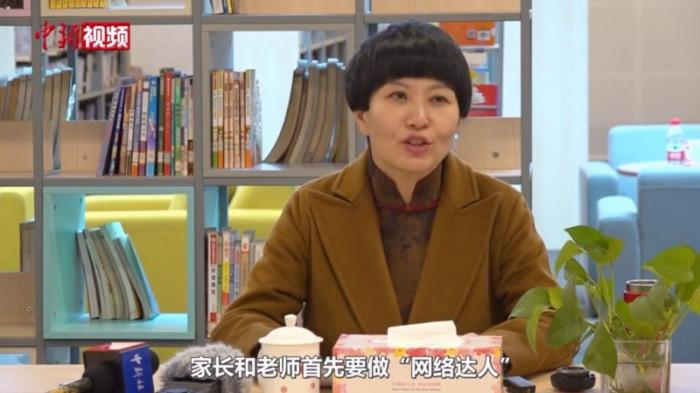 人大代表劉希婭：孩子不會用手機是大問題，要引導其正確使用網(wǎng)絡。