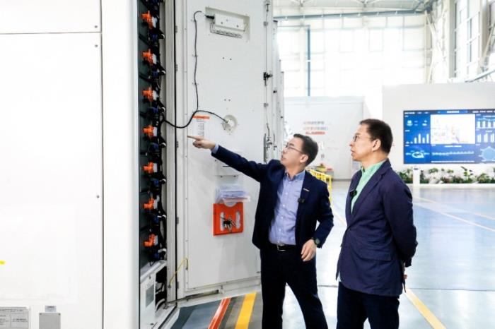 解碼新能源黑科技！《張朝陽的物理課》走進陽光電源