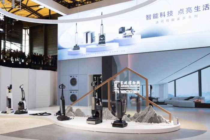 添可品牌大使陳赫現(xiàn)身AWE2025展區(qū)，實力種草芙萬洗地機(jī)，直呼