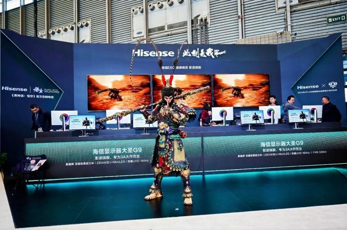 傳奇球星薩內蒂體驗海信百吋E8Q Pro，感受WALL時代億點震撼