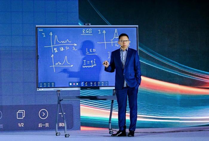 客廳WALL時(shí)代必修課！張朝陽AWE解讀海信RGB-Mini LED技術(shù)革命