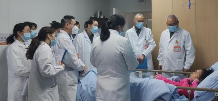 知名中醫(yī)專家張宗見教授赴盈康一生重慶華健友方醫(yī)院開展大型惠民義診暨學術交流活動