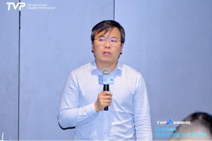探秘 DeepSeek 落地進展，騰訊云攜手業(yè)界專家共話 AI 生產(chǎn)力