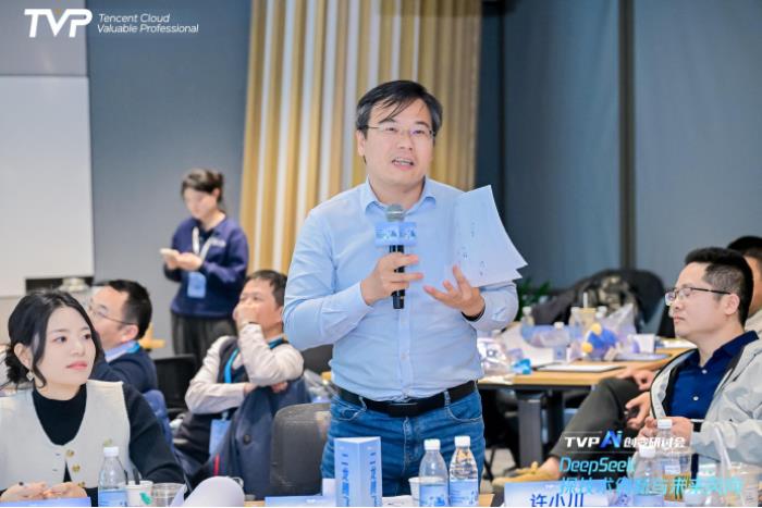 探秘 DeepSeek 落地進展，騰訊云攜手業(yè)界專家共話 AI 生產(chǎn)力