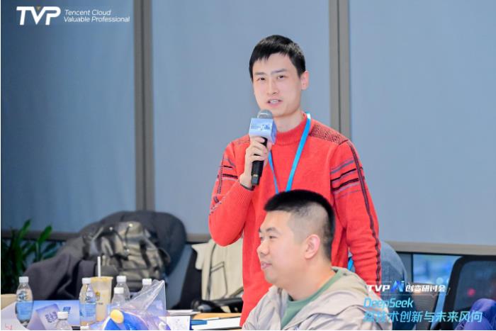 探秘 DeepSeek 落地進展，騰訊云攜手業(yè)界專家共話 AI 生產(chǎn)力
