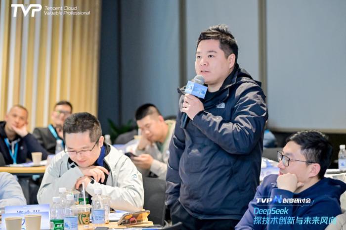 探秘 DeepSeek 落地進展，騰訊云攜手業(yè)界專家共話 AI 生產(chǎn)力