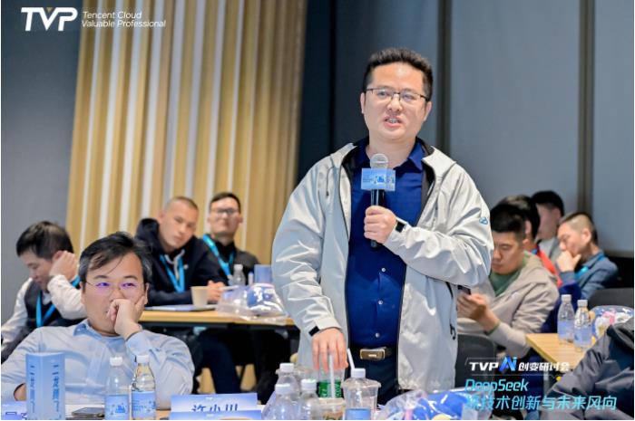 探秘 DeepSeek 落地進展，騰訊云攜手業(yè)界專家共話 AI 生產(chǎn)力