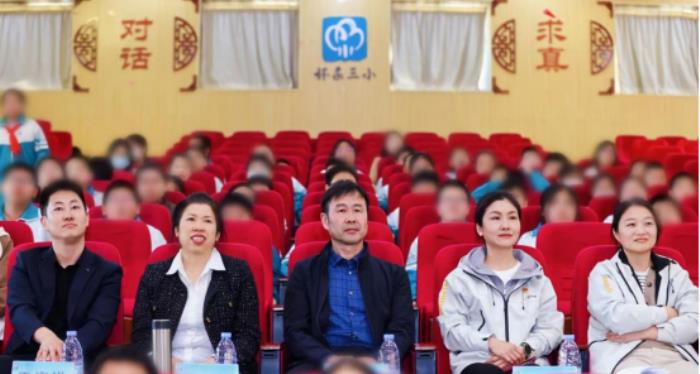 以“筆”為徑 用AI守護(hù)，阿爾法蛋愛心捐贈(zèng)惠及北京懷柔三小師生