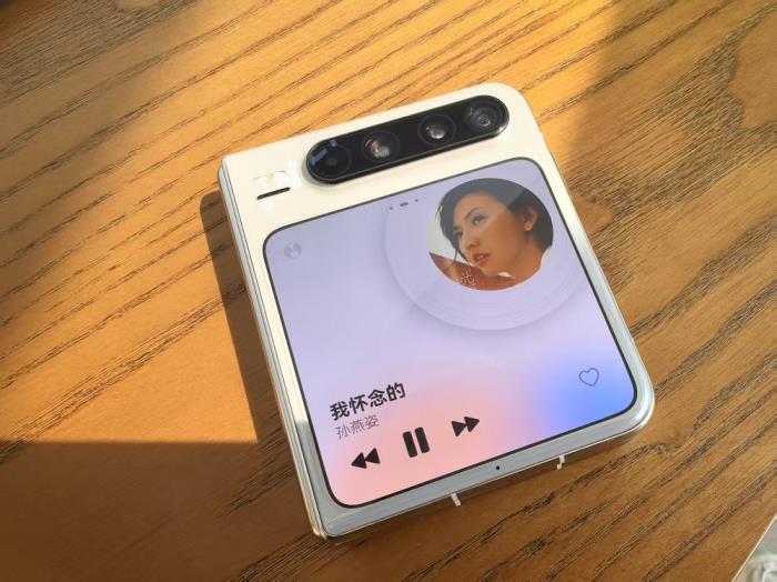 內(nèi)屏闊感沉浸，外屏便捷瀏覽！華為Pura X堪稱看視頻、刷新聞神器