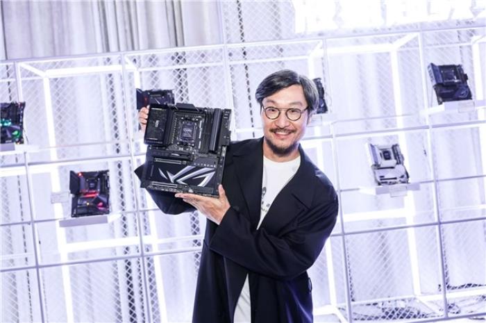 湘聚金字塔！華碩主板引爆ROG DAY 2025信仰狂歡