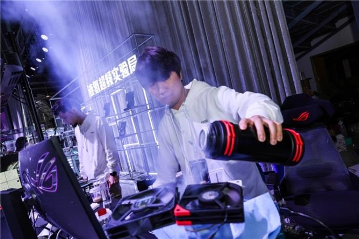 超頻破紀錄 華碩主板引爆ROG DAY 2025