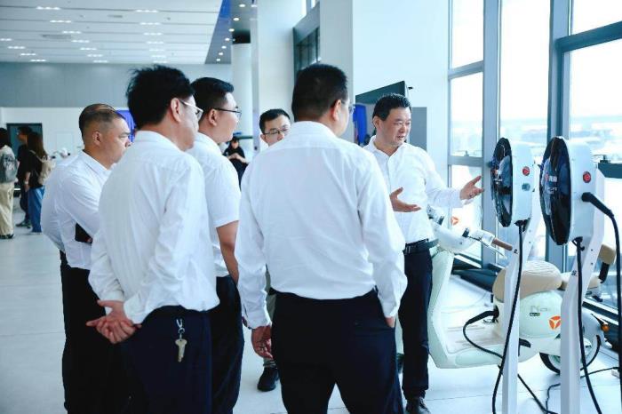產(chǎn)學(xué)研合作新標(biāo)桿！雅迪攜高校共建智能電動車及智慧能源研發(fā)中心