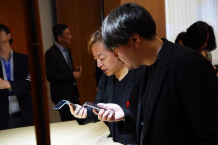 “大生意，譯起做”——訊飛雙屏翻譯機2.0助力跨國商業(yè)合作