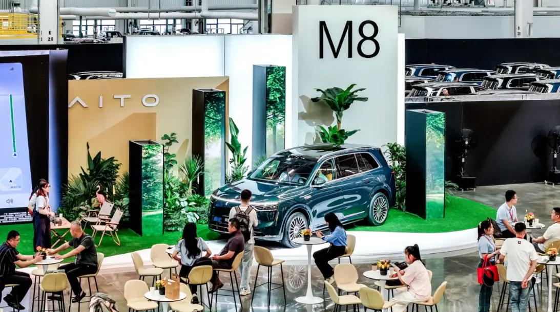 百組車主齊聚問界M8交付現(xiàn)場，中國智造加速度驚爆同行