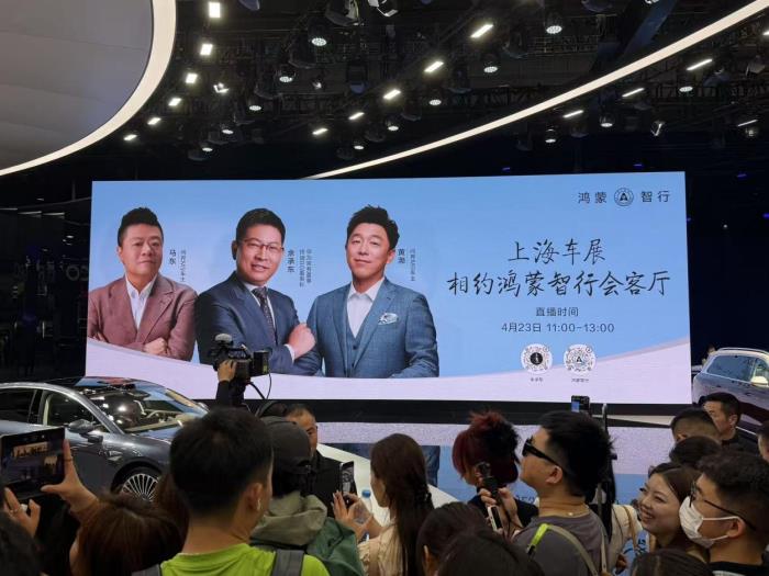 銷量冠軍問界M9亮相上海車展成C位，真實車主親證安全與豪華