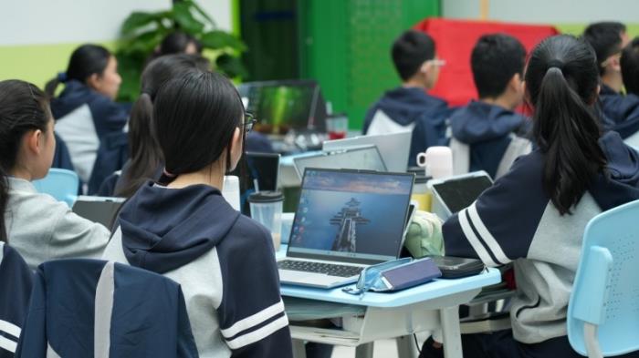 聯(lián)想發(fā)布人工智能通識課解決方案，全面助力中小學(xué)人工智能教育普及