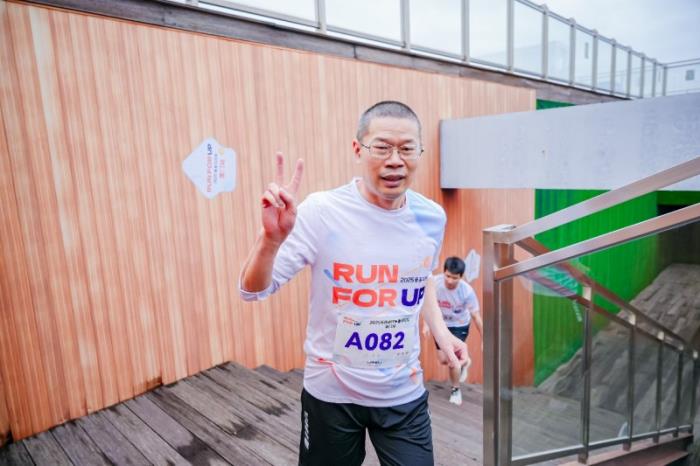 從17歲到59歲！萬物梁行2025垂直馬拉松嘉年華廈門站火熱開跑