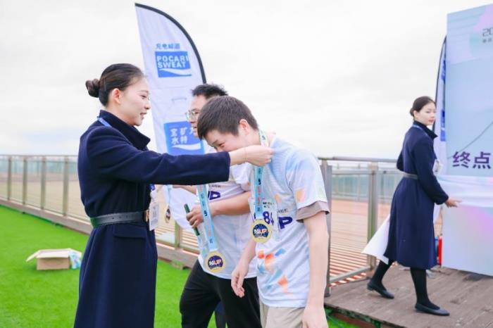 從17歲到59歲！萬物梁行2025垂直馬拉松嘉年華廈門站火熱開跑